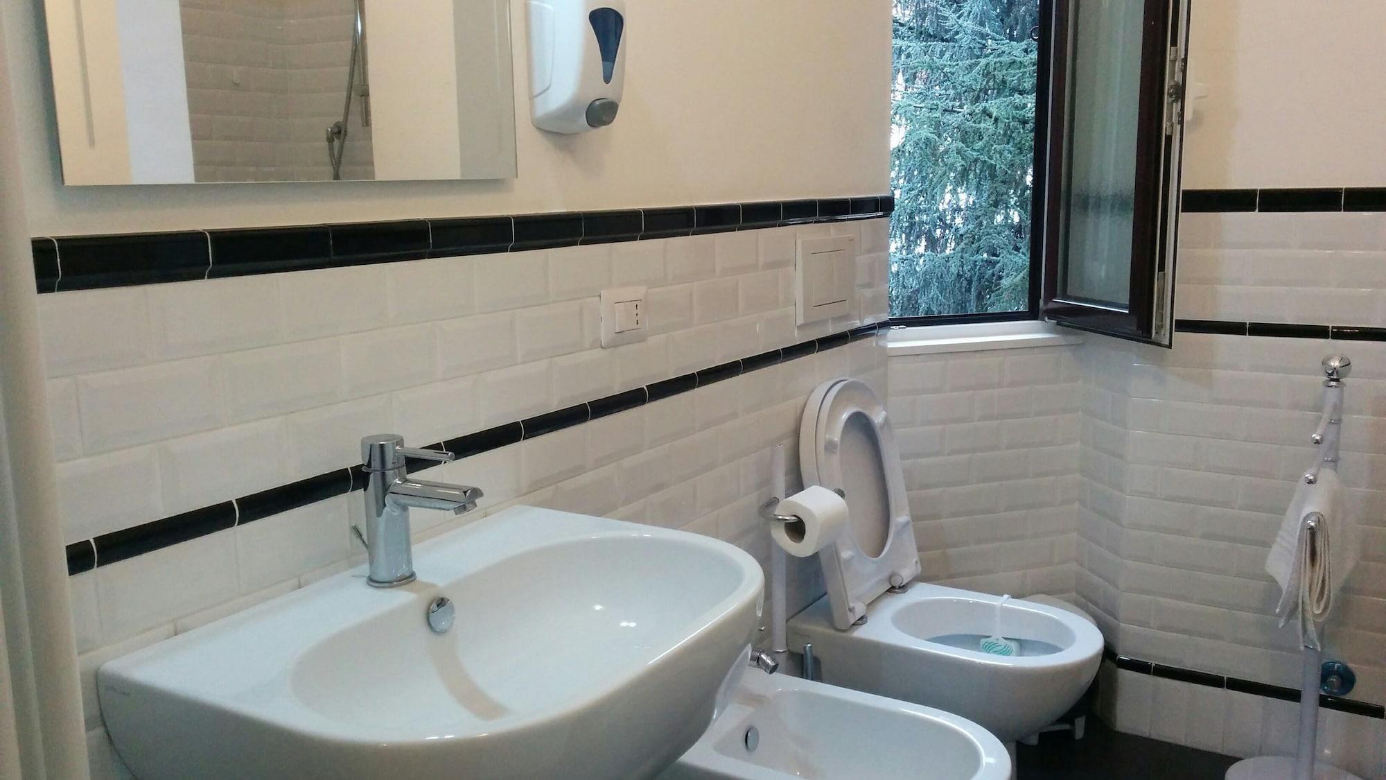 Adam'S House Hostel Milan Bagian luar foto