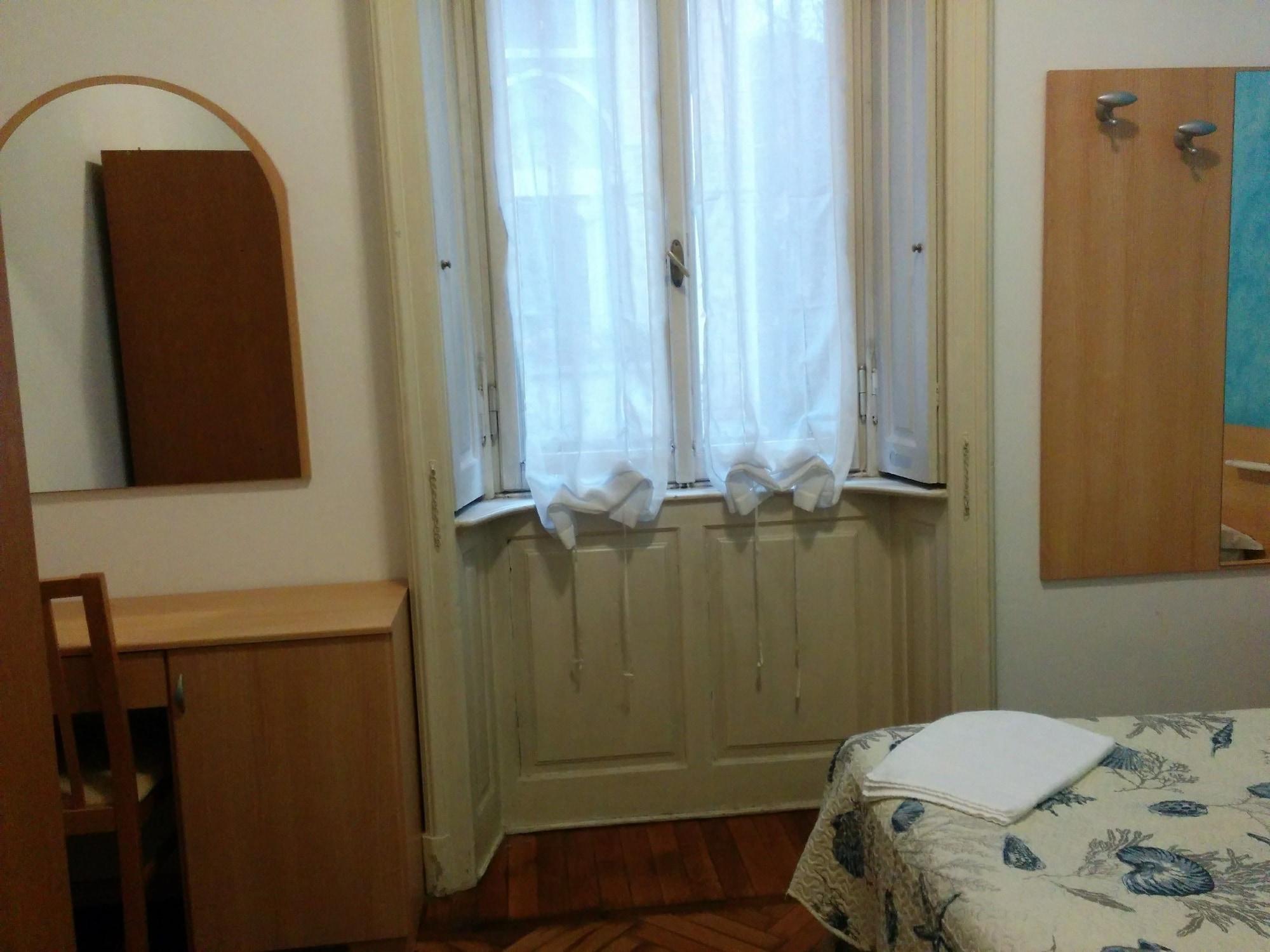 Adam'S House Hostel Milan Bagian luar foto
