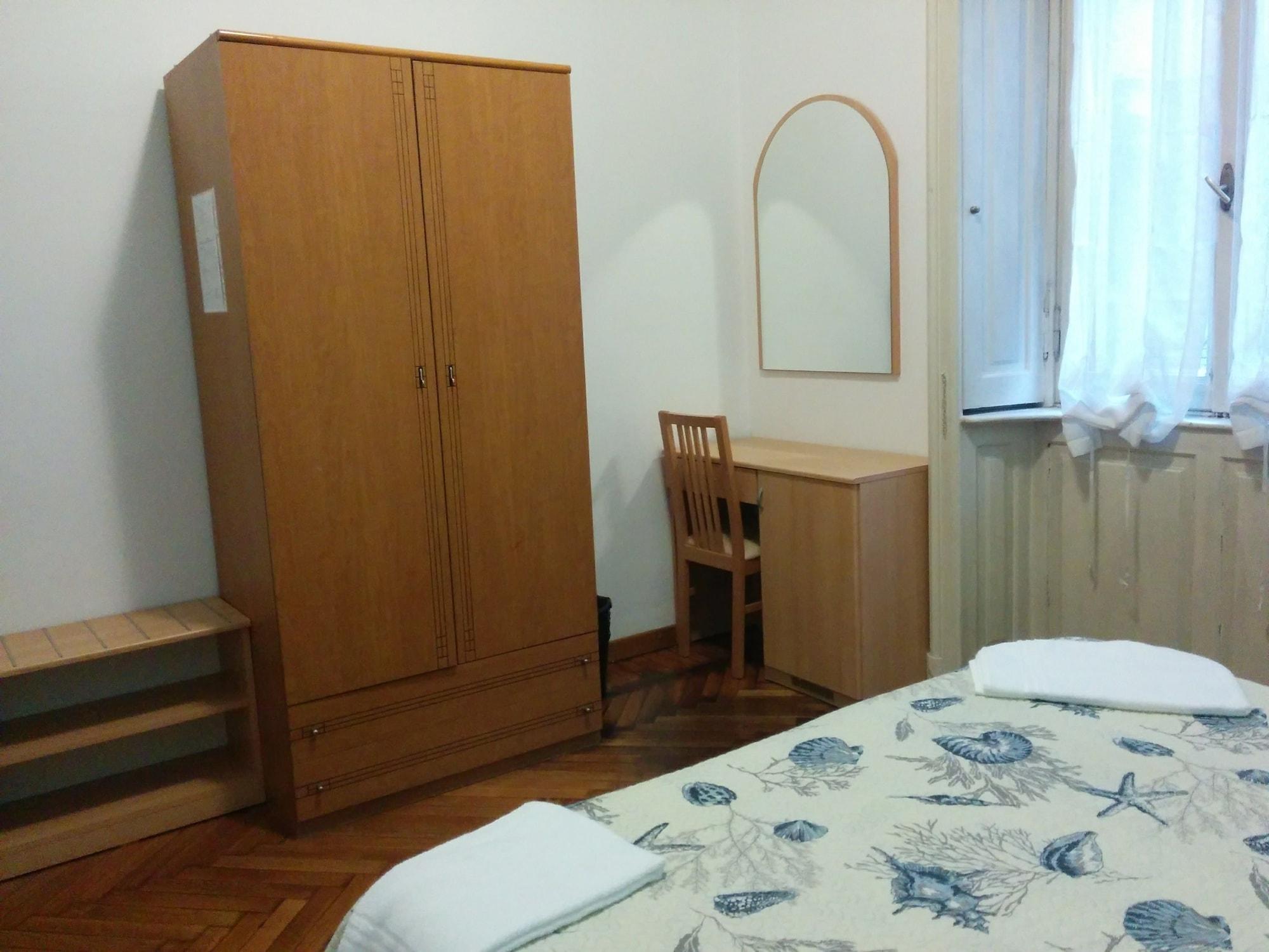 Adam'S House Hostel Milan Bagian luar foto