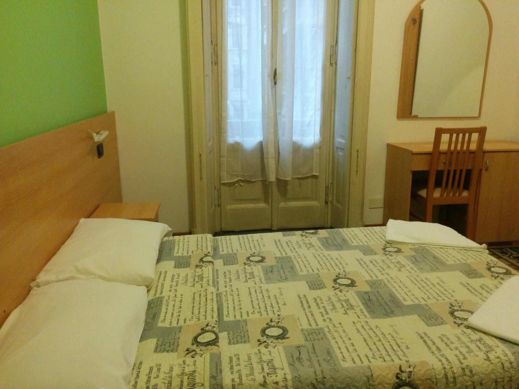 Adam'S House Hostel Milan Bagian luar foto