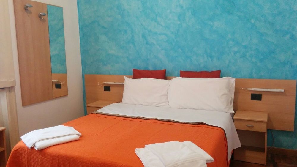 Adam'S House Hostel Milan Bagian luar foto