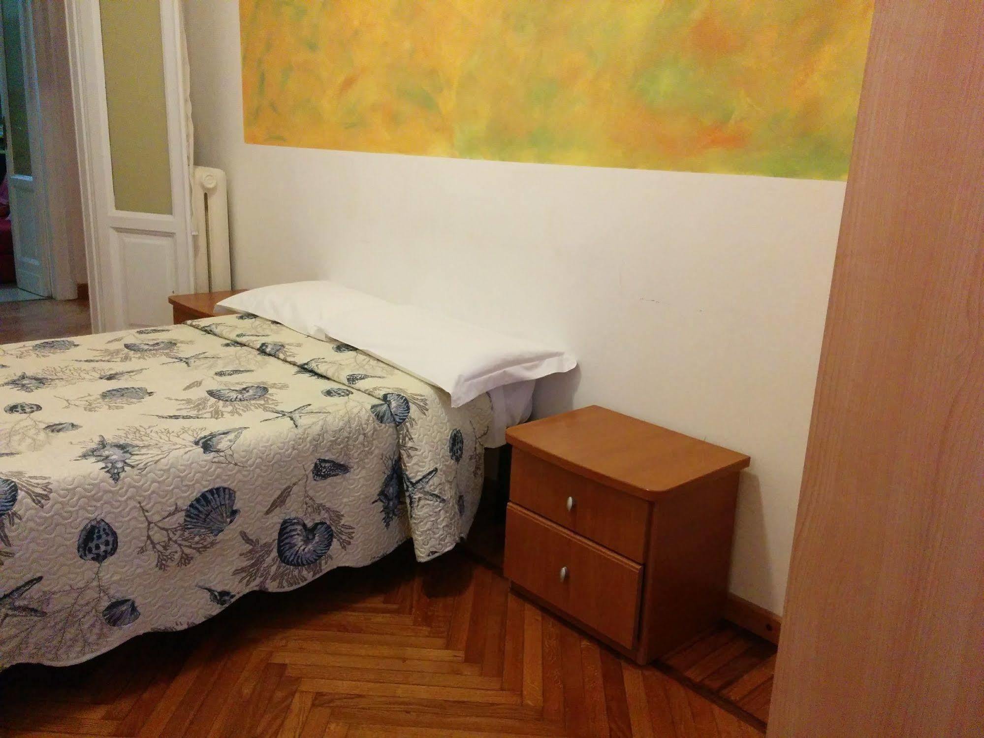 Adam'S House Hostel Milan Bagian luar foto