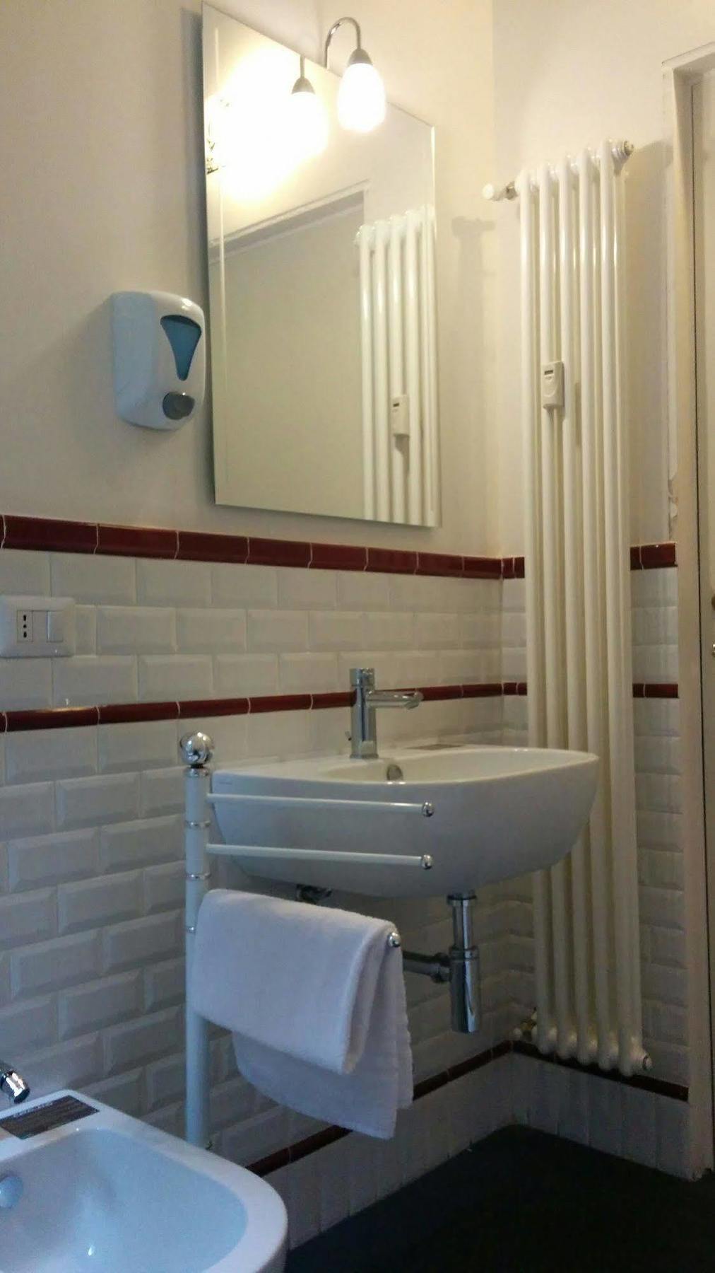 Adam'S House Hostel Milan Bagian luar foto