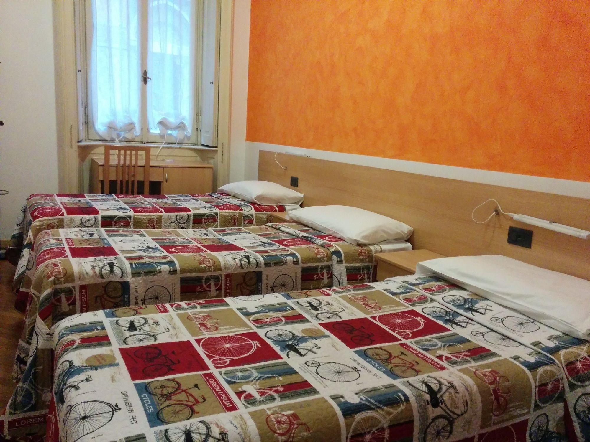 Adam'S House Hostel Milan Bagian luar foto