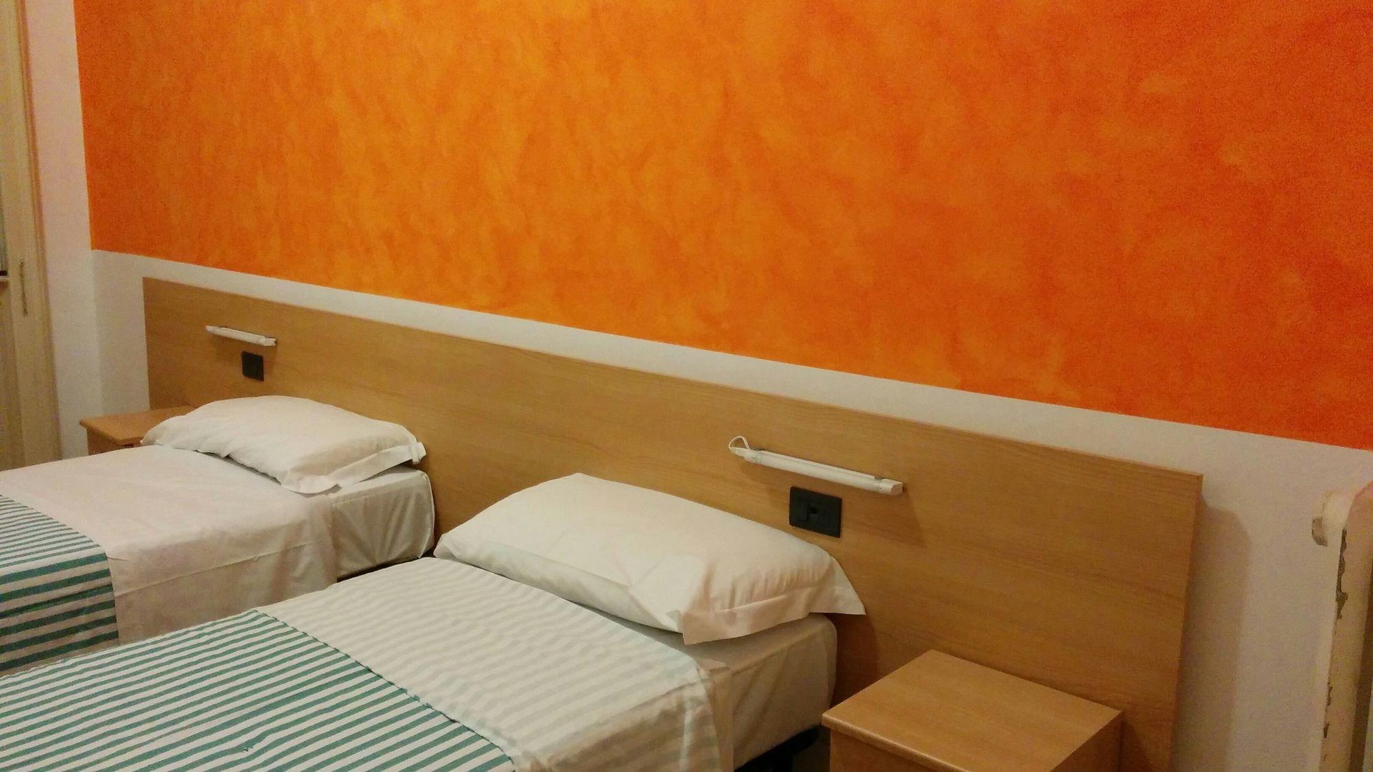 Adam'S House Hostel Milan Bagian luar foto